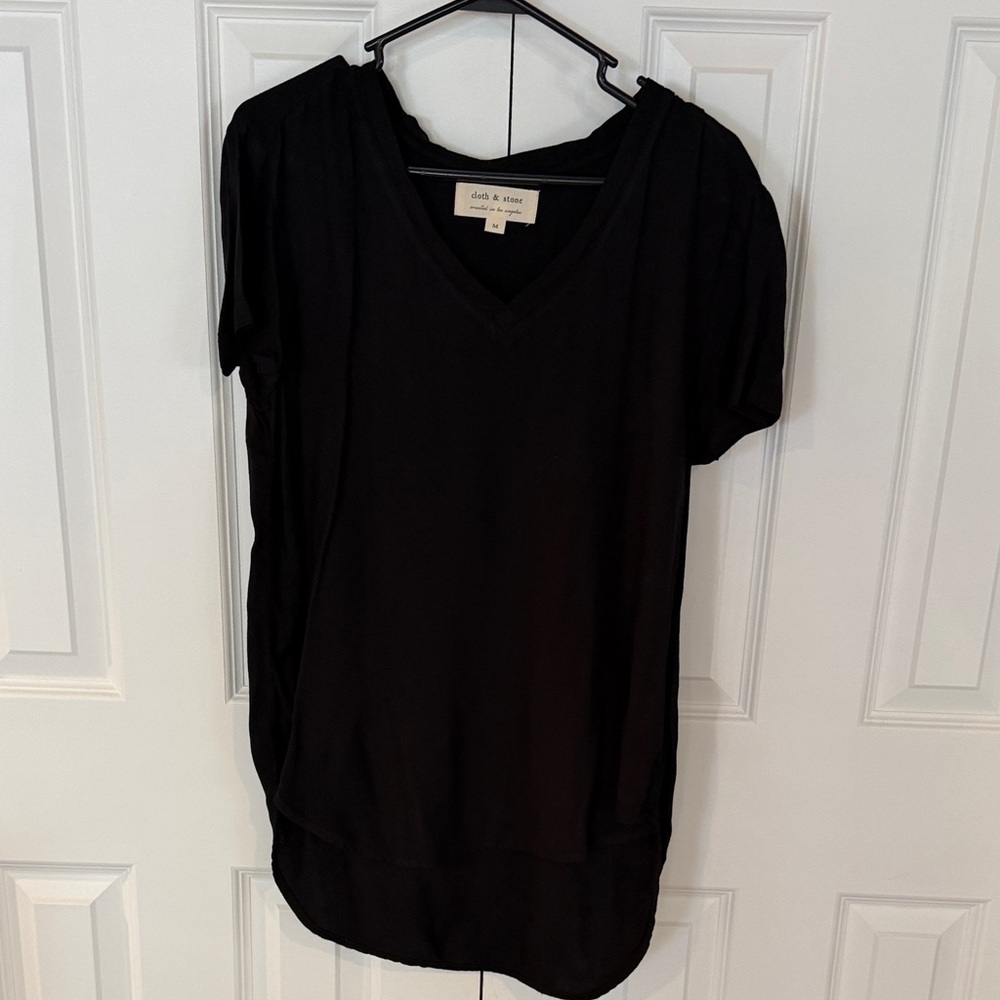 Cloth & Stone Black V-Neck Short Sleeve Top